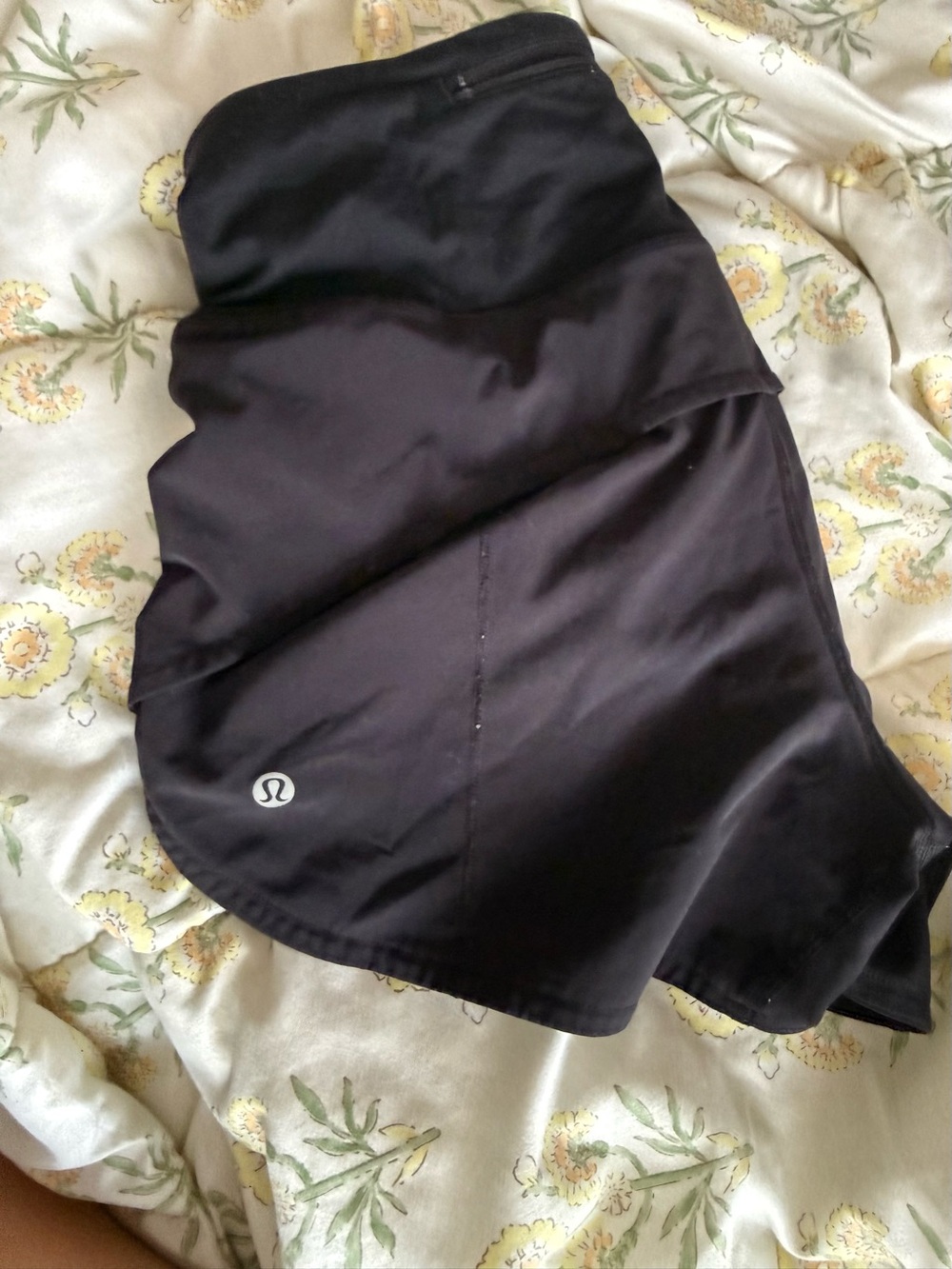 lululemon athletica speed up hotty hot Black shorts size 4 with 4” inseam